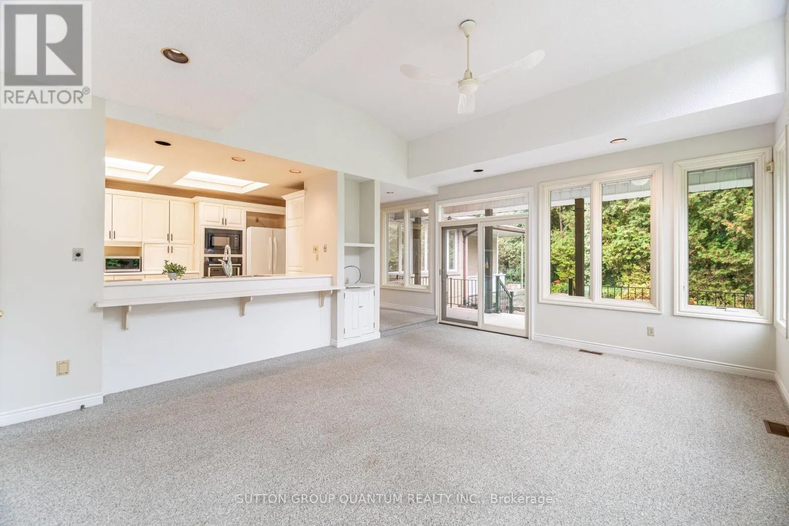 521 VANESSA CRESCENT