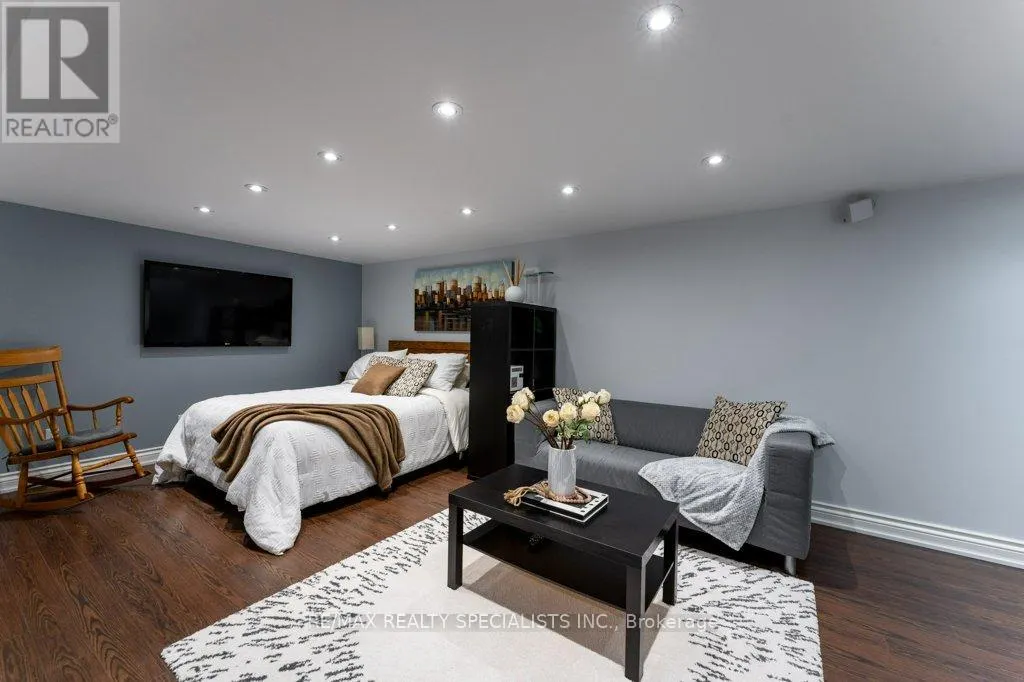 68 WINDERMERE COURT