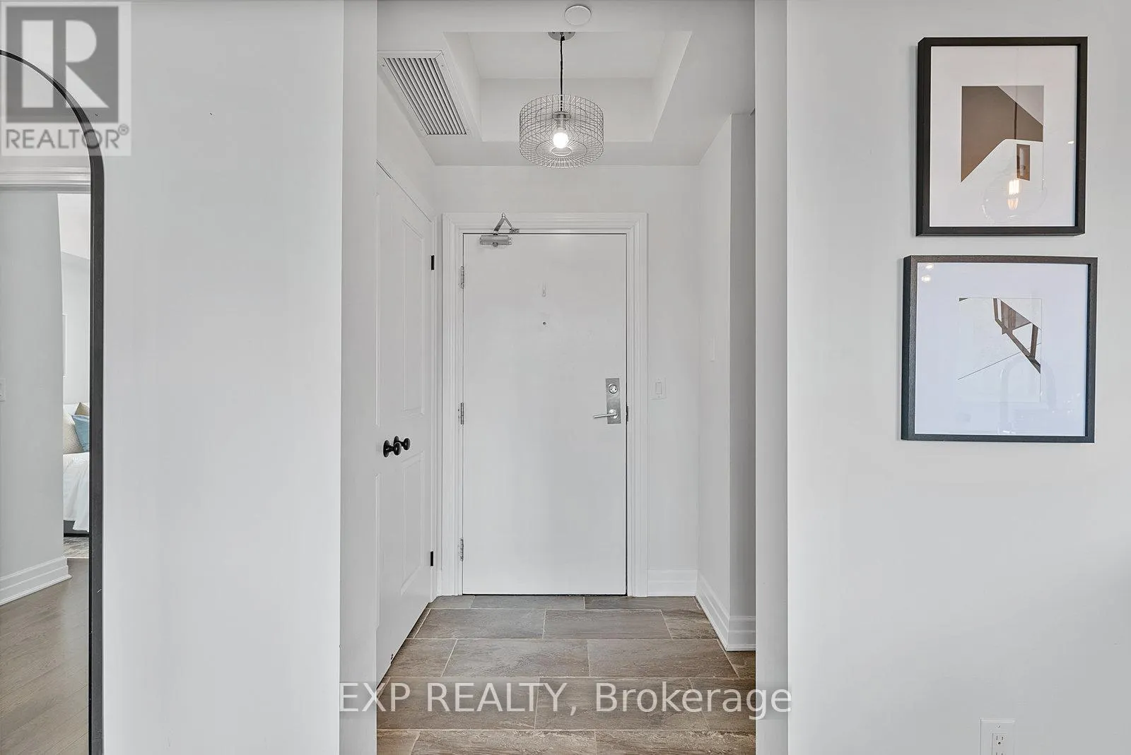 325 - 2300 UPPER MIDDLE ROAD W