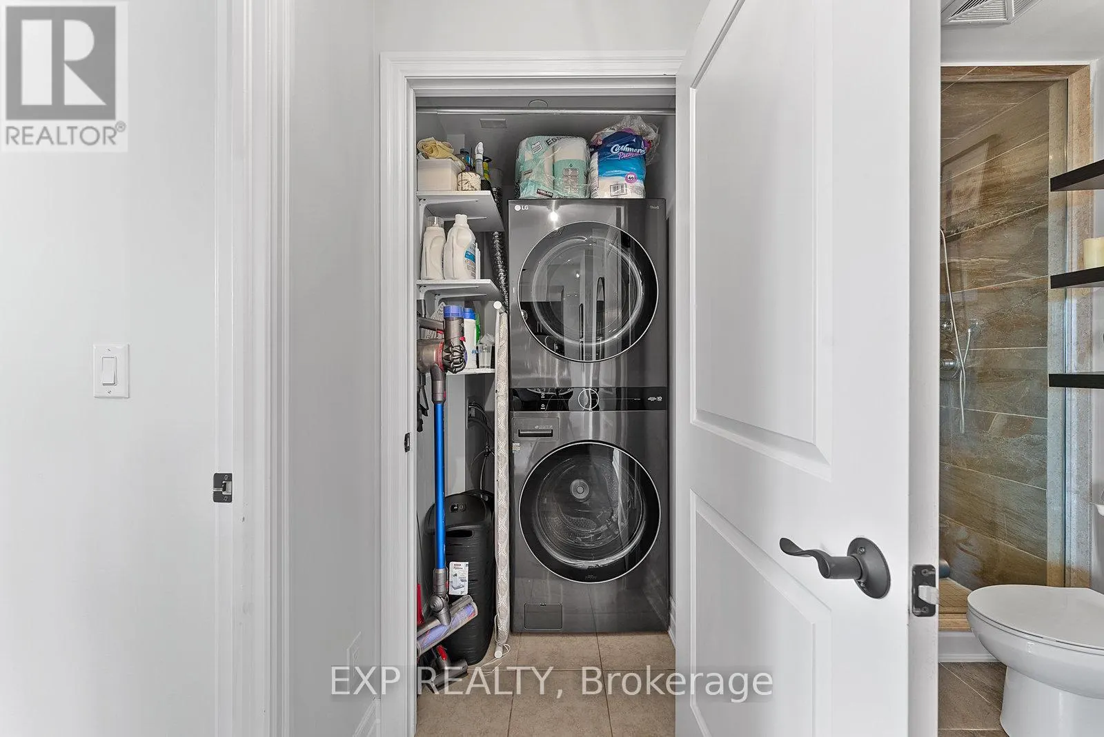 325 - 2300 UPPER MIDDLE ROAD W
