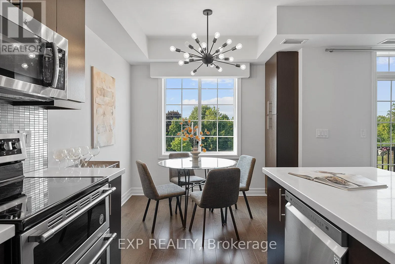 325 - 2300 UPPER MIDDLE ROAD W