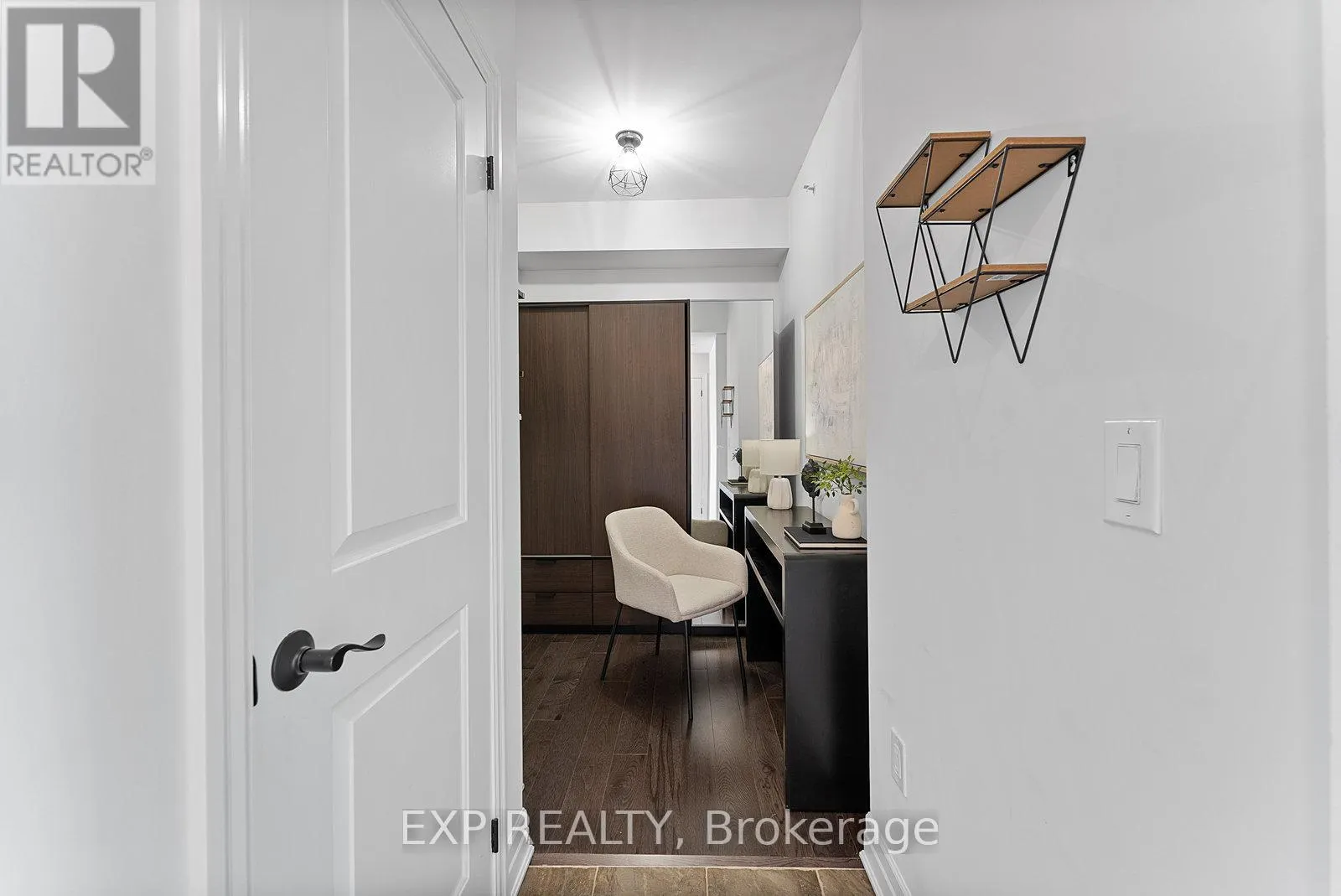 325 - 2300 UPPER MIDDLE ROAD W