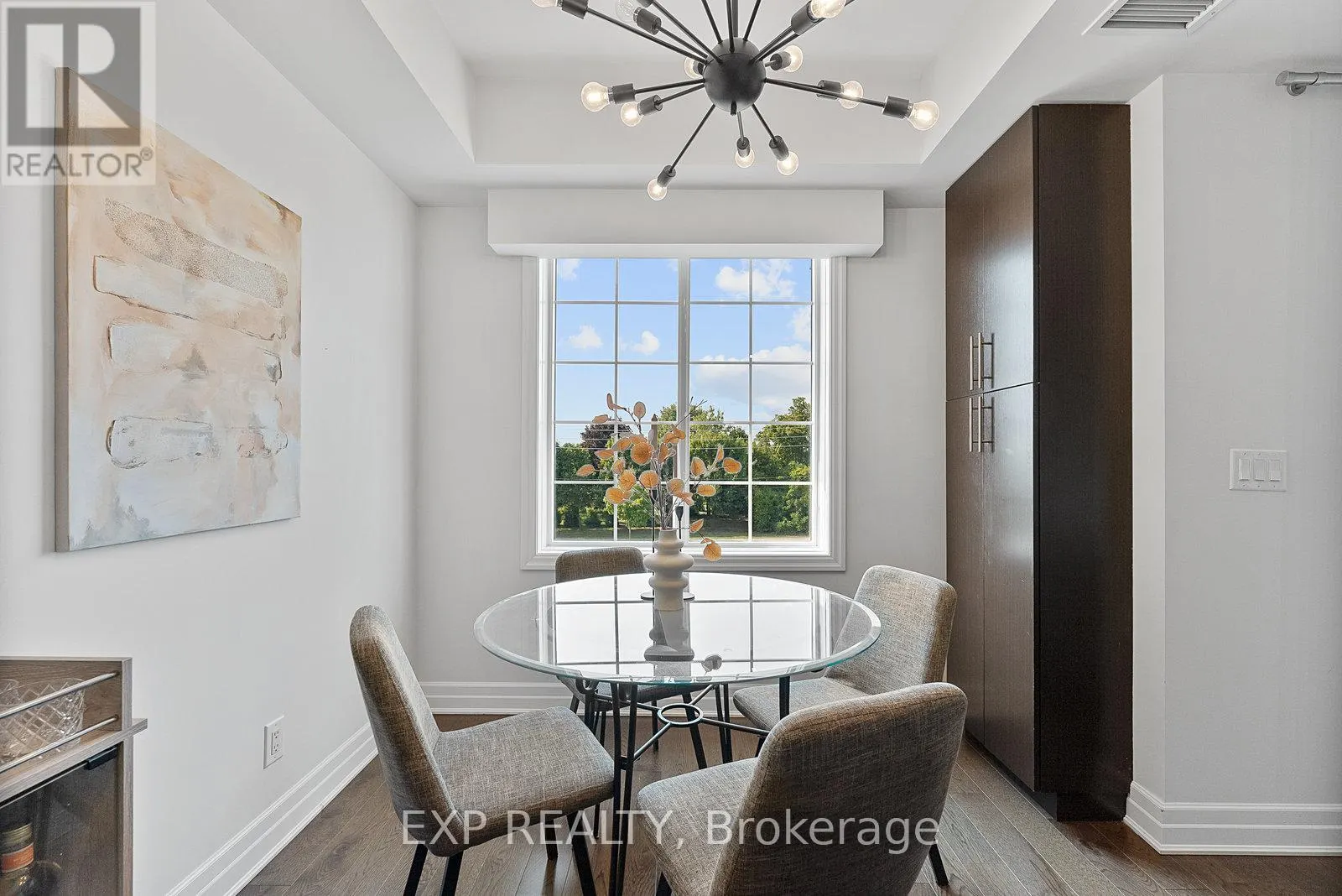 325 - 2300 UPPER MIDDLE ROAD W