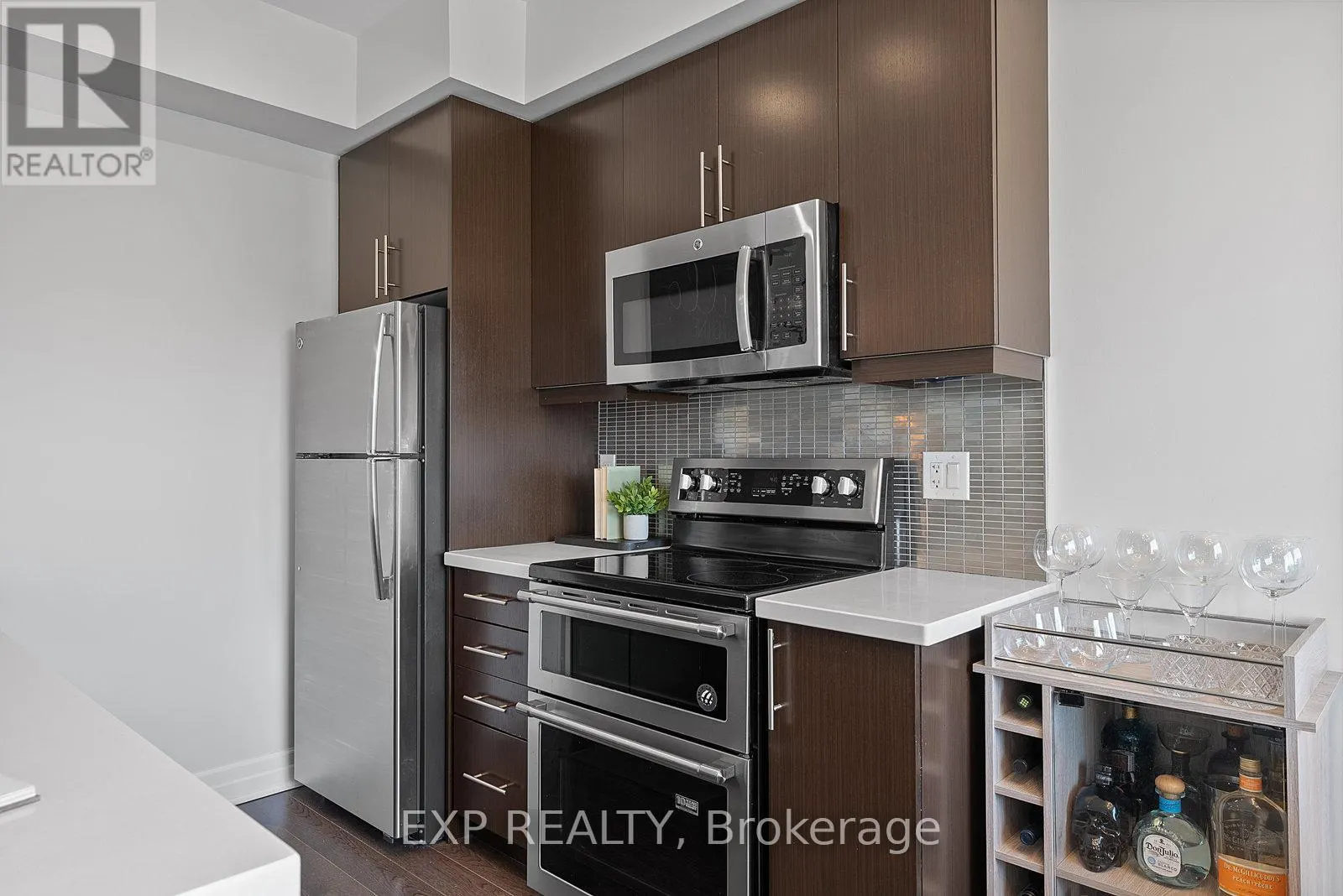 325 - 2300 UPPER MIDDLE ROAD W