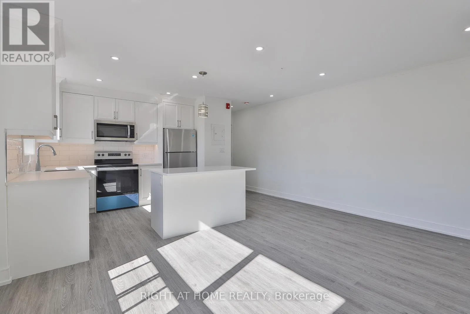 7 - 2841 KEELE STREET