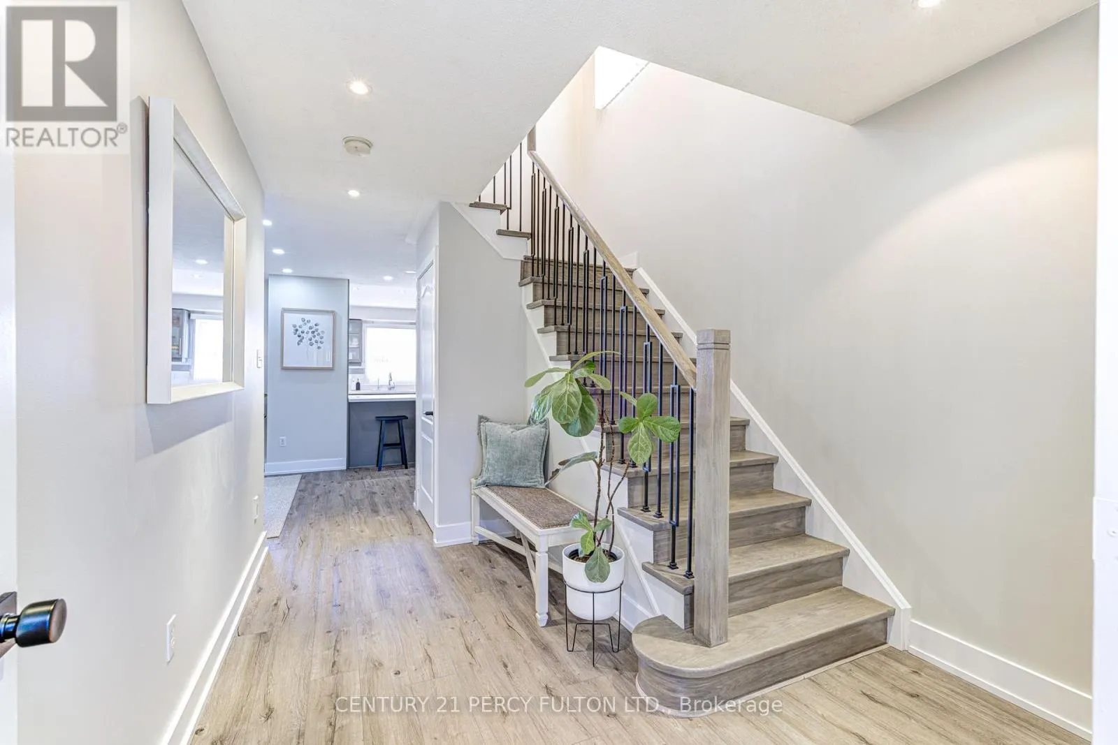 4 DUNLOP COURT