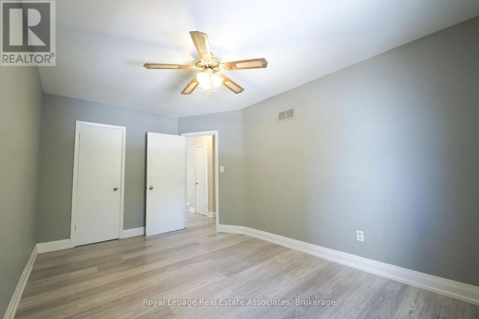 UPPER - 11 MISSISSAUGA ROAD N