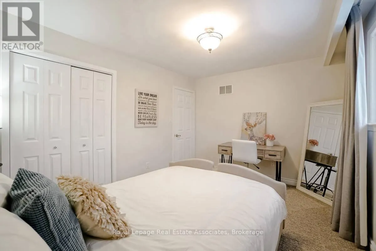 23 ROSEMEADE AVENUE