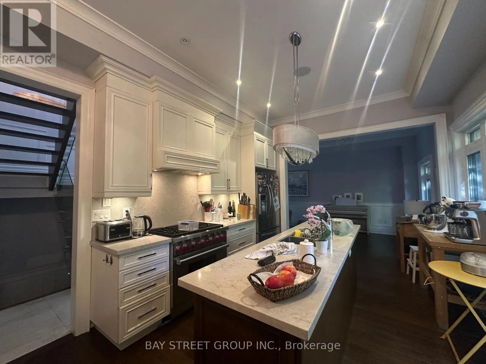 128 THOMPSON AVENUE