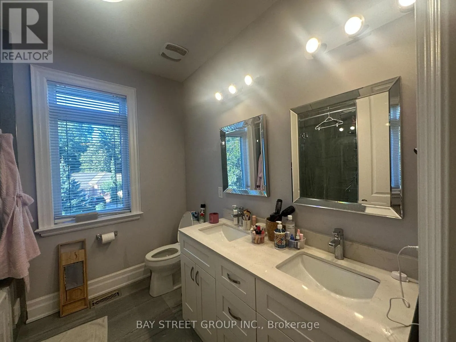 128 THOMPSON AVENUE
