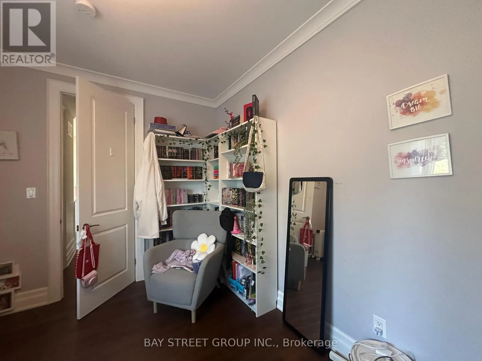 128 THOMPSON AVENUE