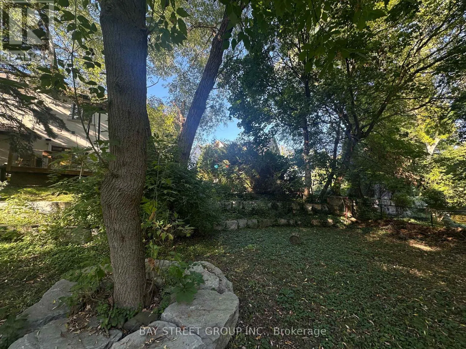 128 THOMPSON AVENUE