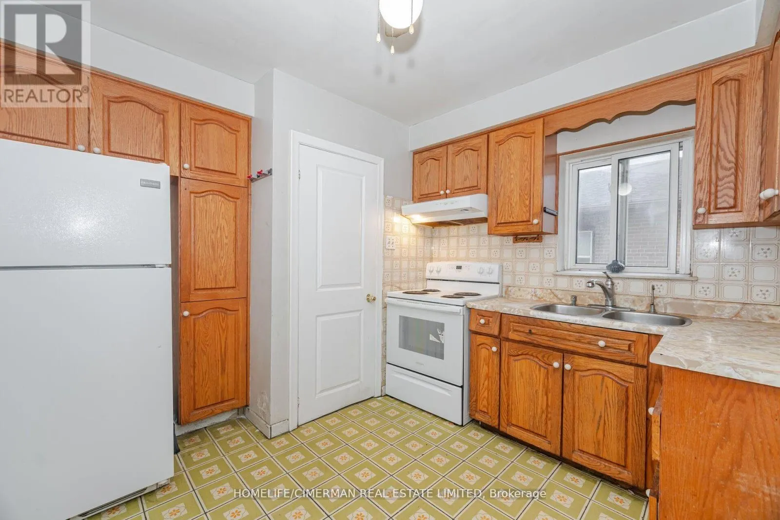 44 PLEWES ROAD