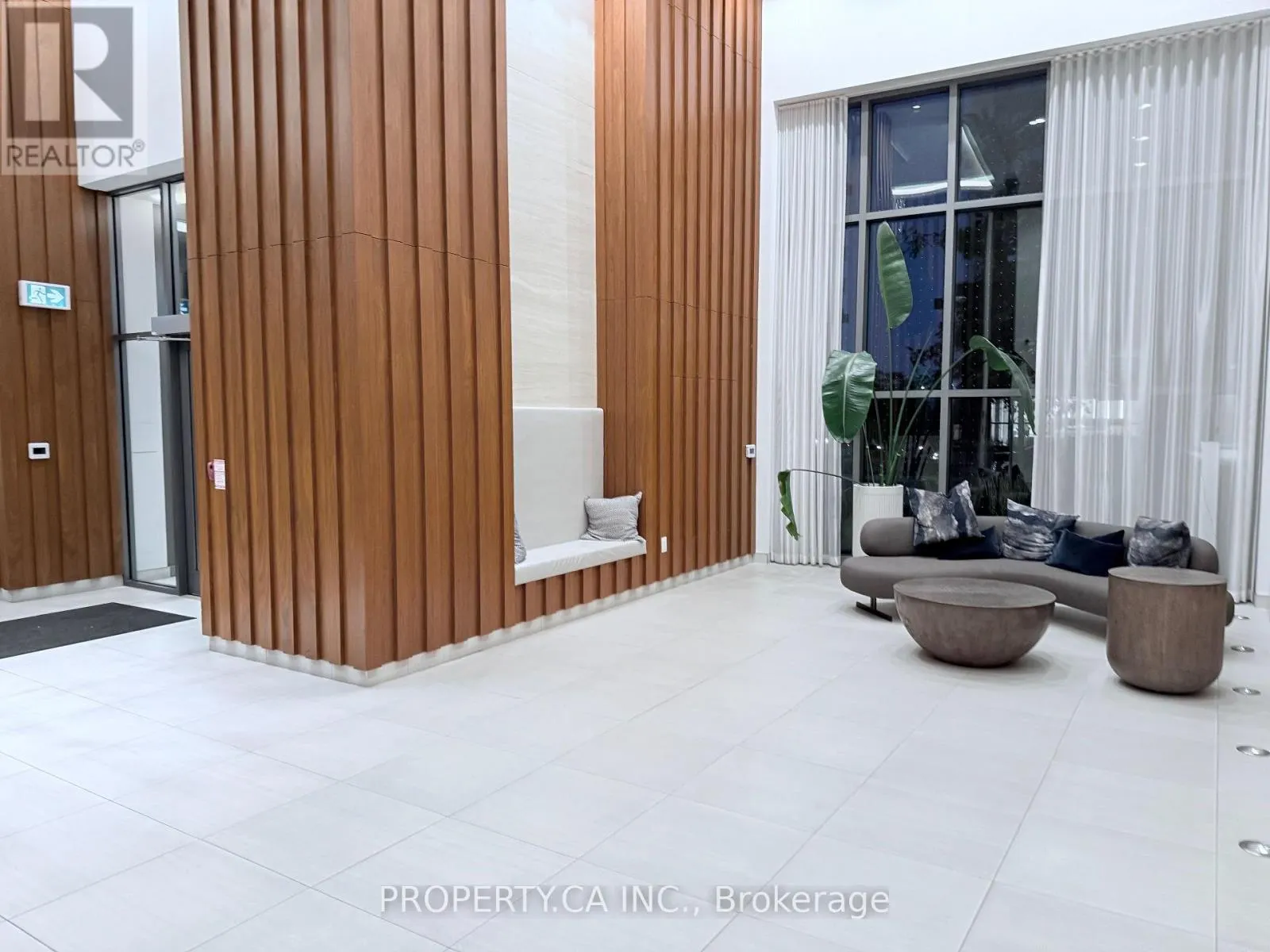 1110 - 70 ANNIE CRAIG DRIVE