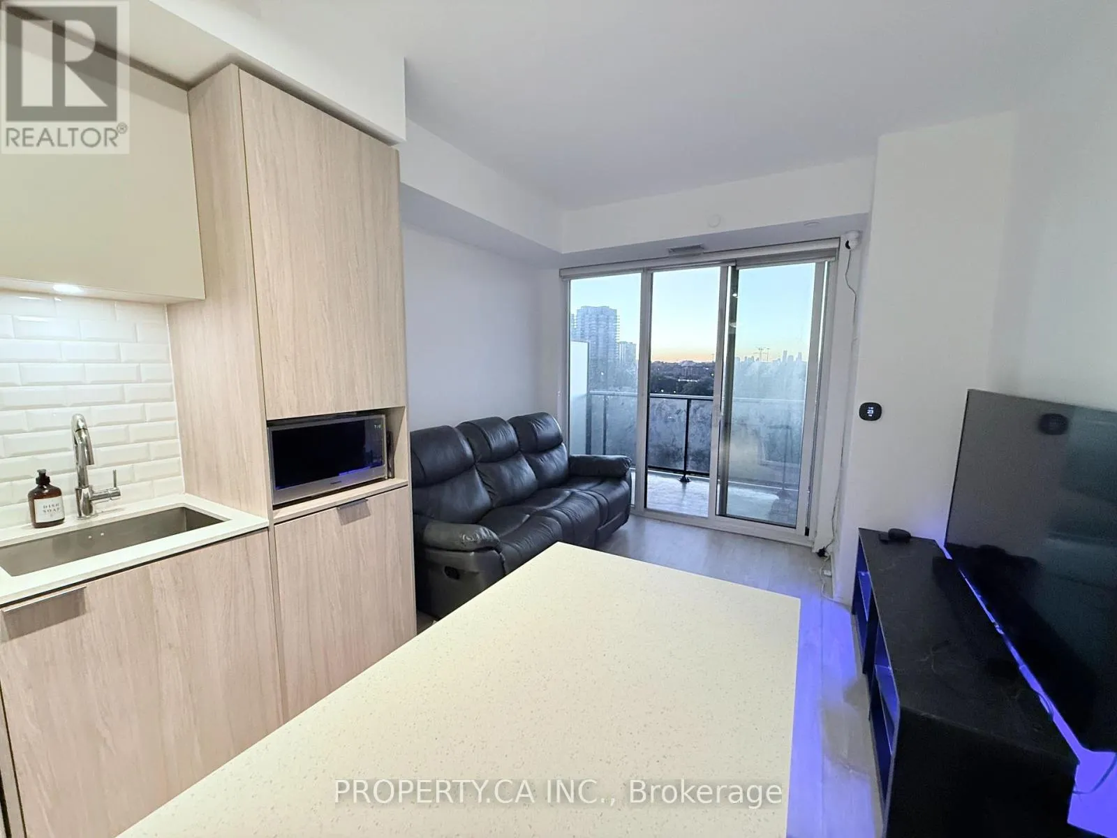 1110 - 70 ANNIE CRAIG DRIVE