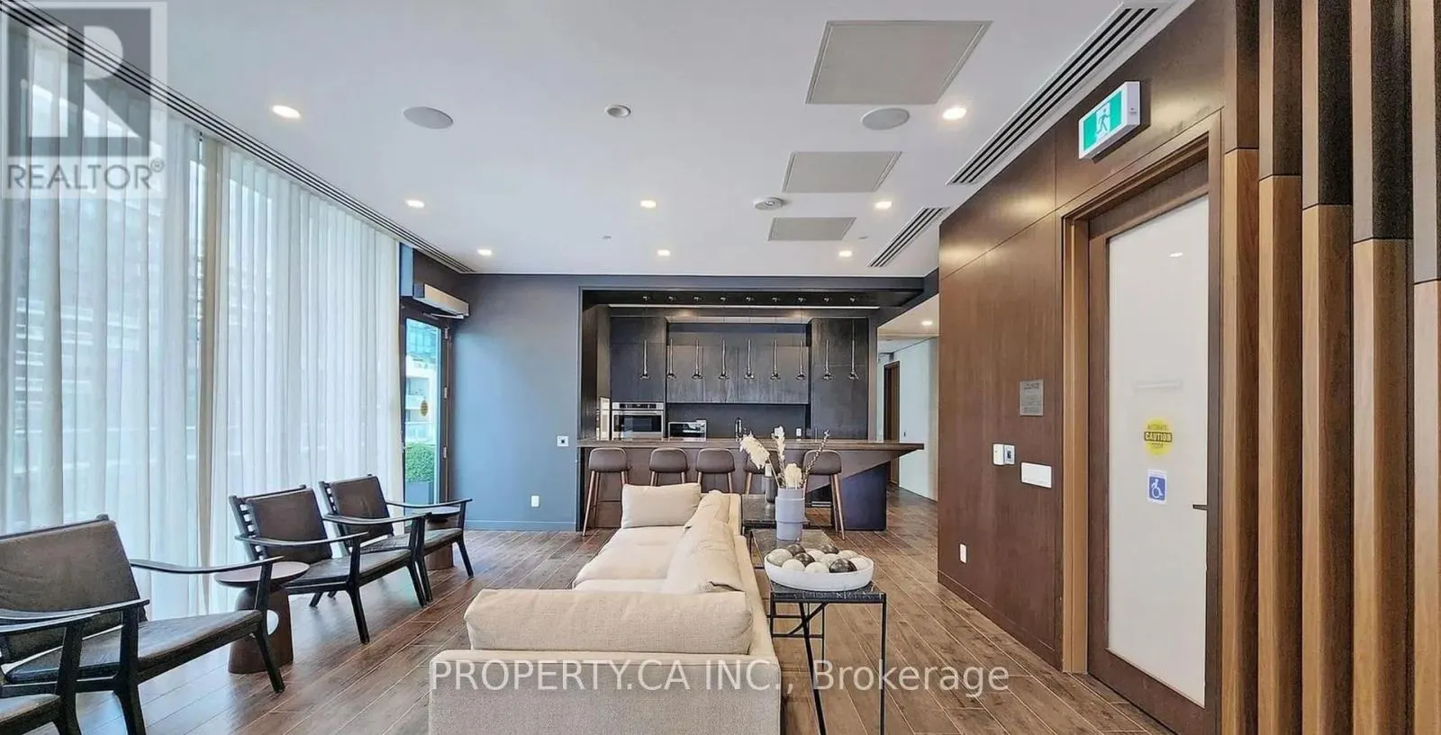 1110 - 70 ANNIE CRAIG DRIVE