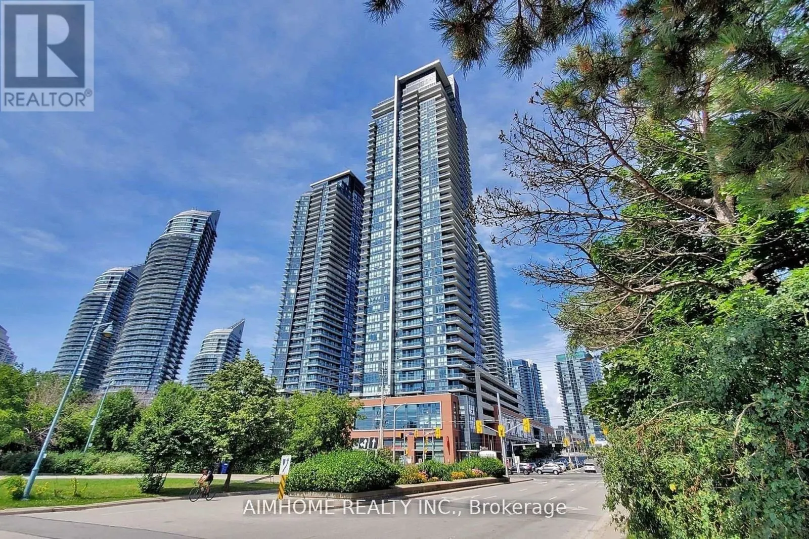 1909 - 2220 LAKESHORE BOULEVARD W