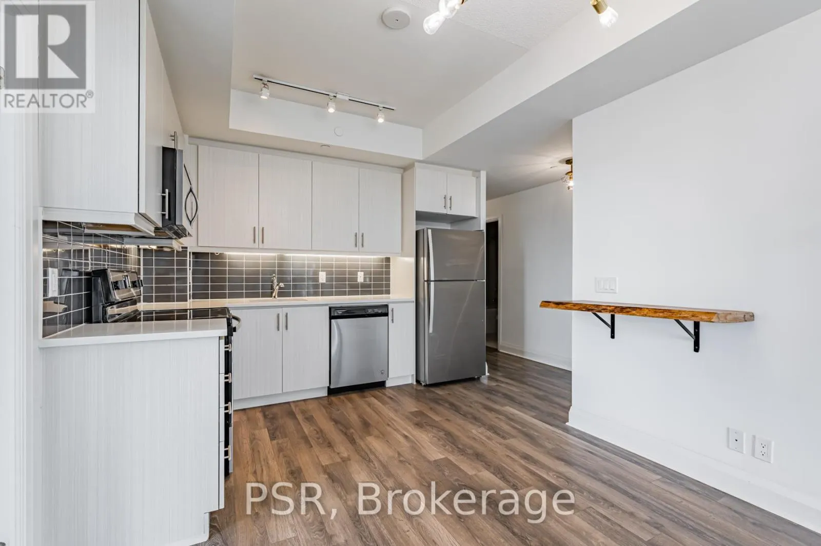 812 - 17 ZORRA STREET