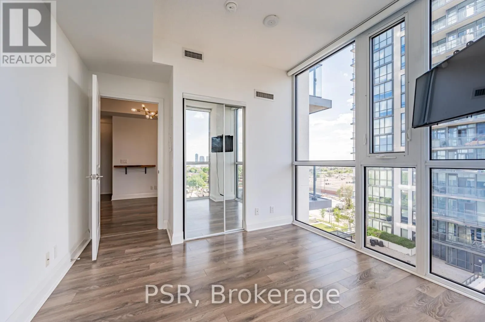 812 - 17 ZORRA STREET