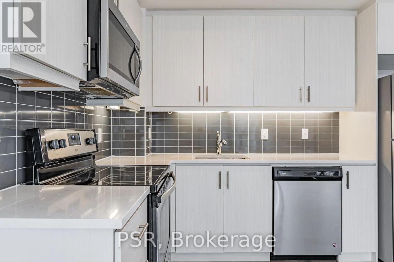 812 - 17 ZORRA STREET