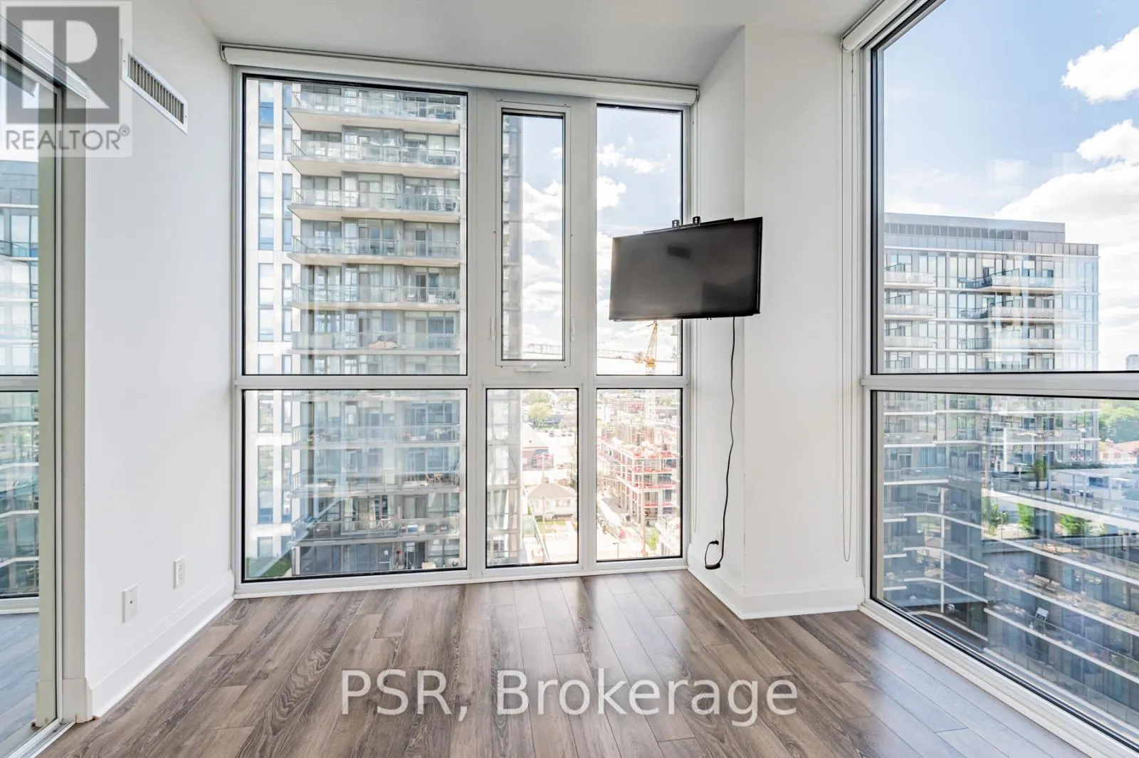 812 - 17 ZORRA STREET