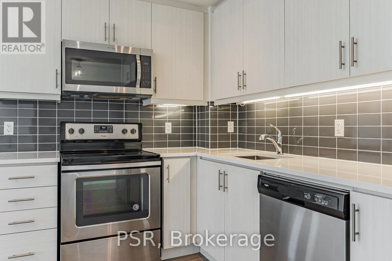 812 - 17 ZORRA STREET