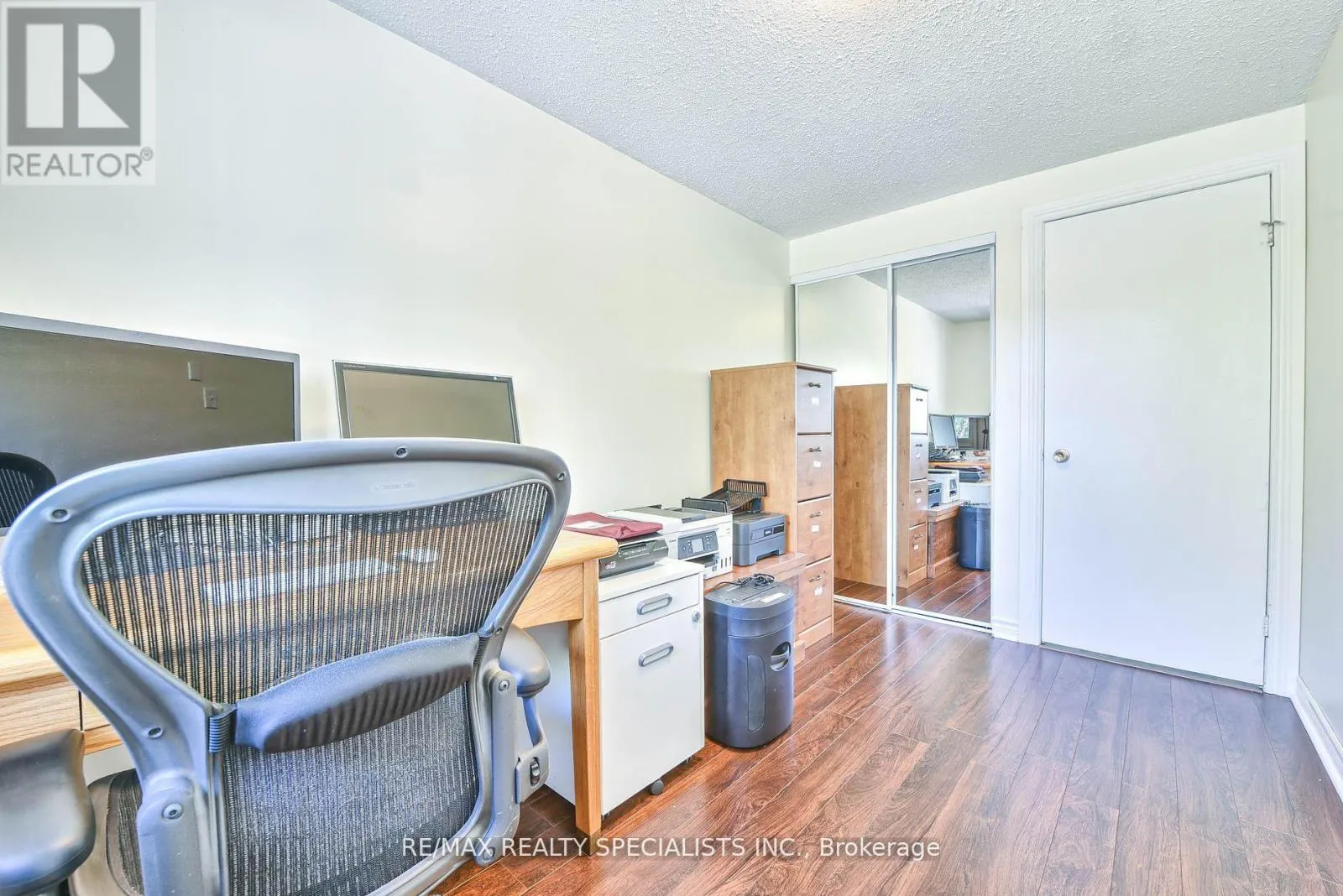 25 HOMER SQUARE N