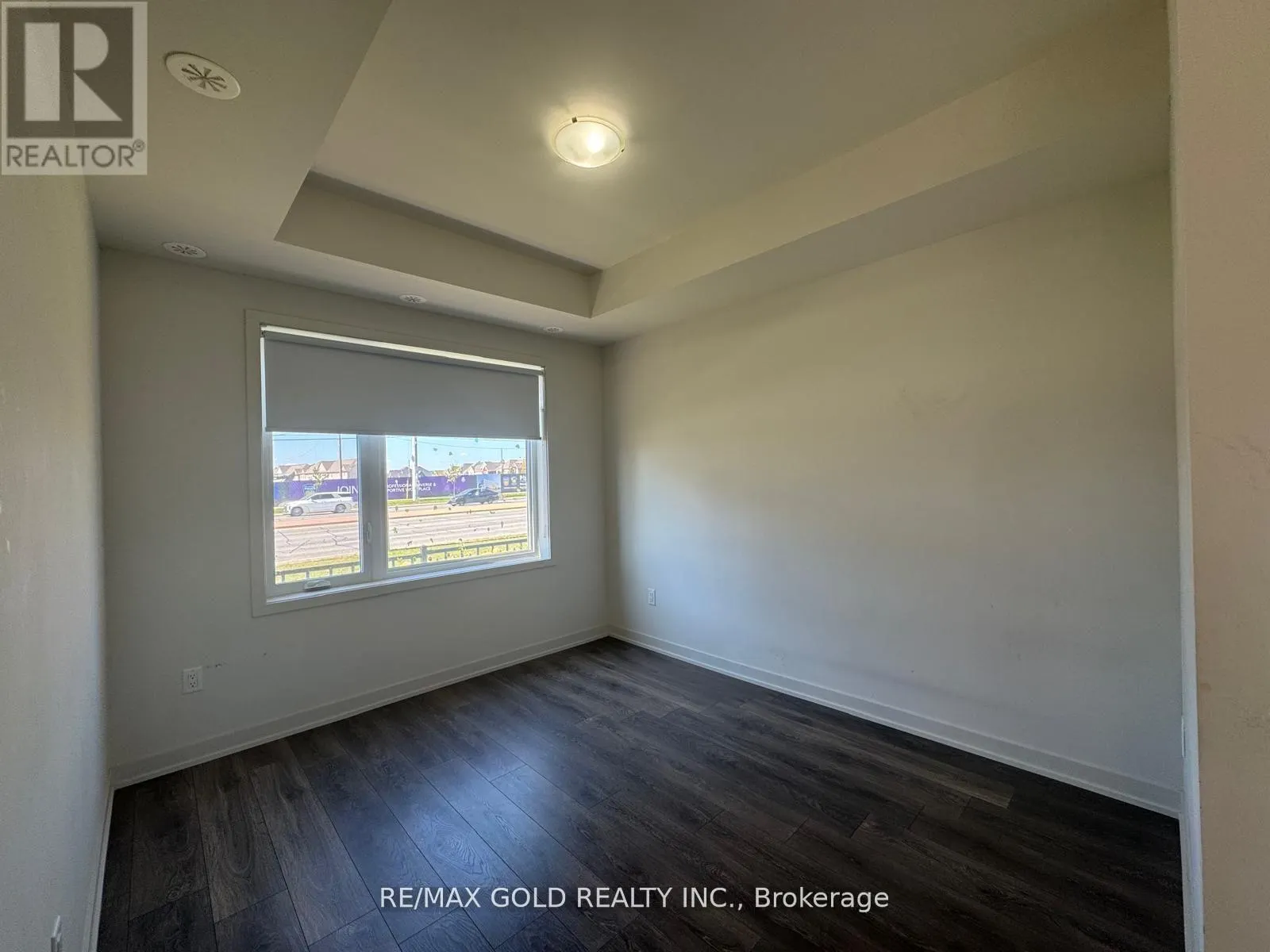 105 - 58 SKY HARBOUR DRIVE