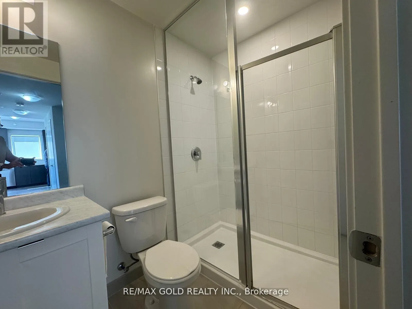 105 - 58 SKY HARBOUR DRIVE