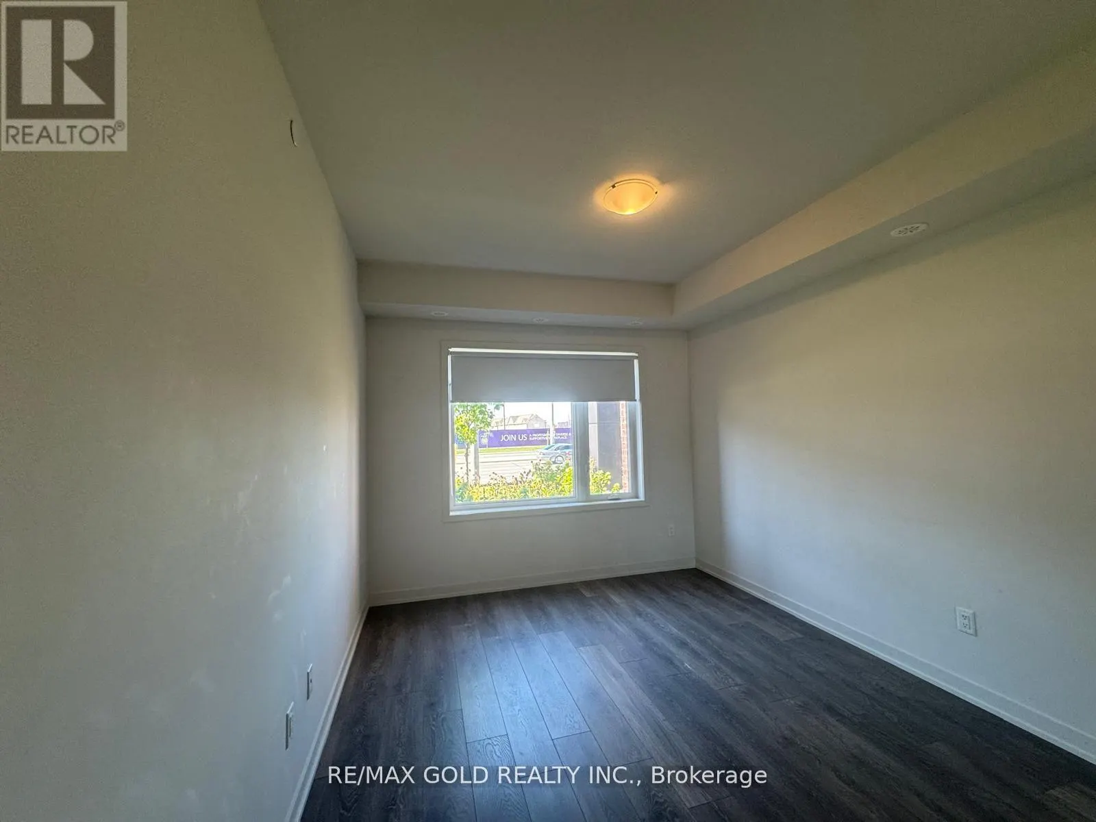 105 - 58 SKY HARBOUR DRIVE