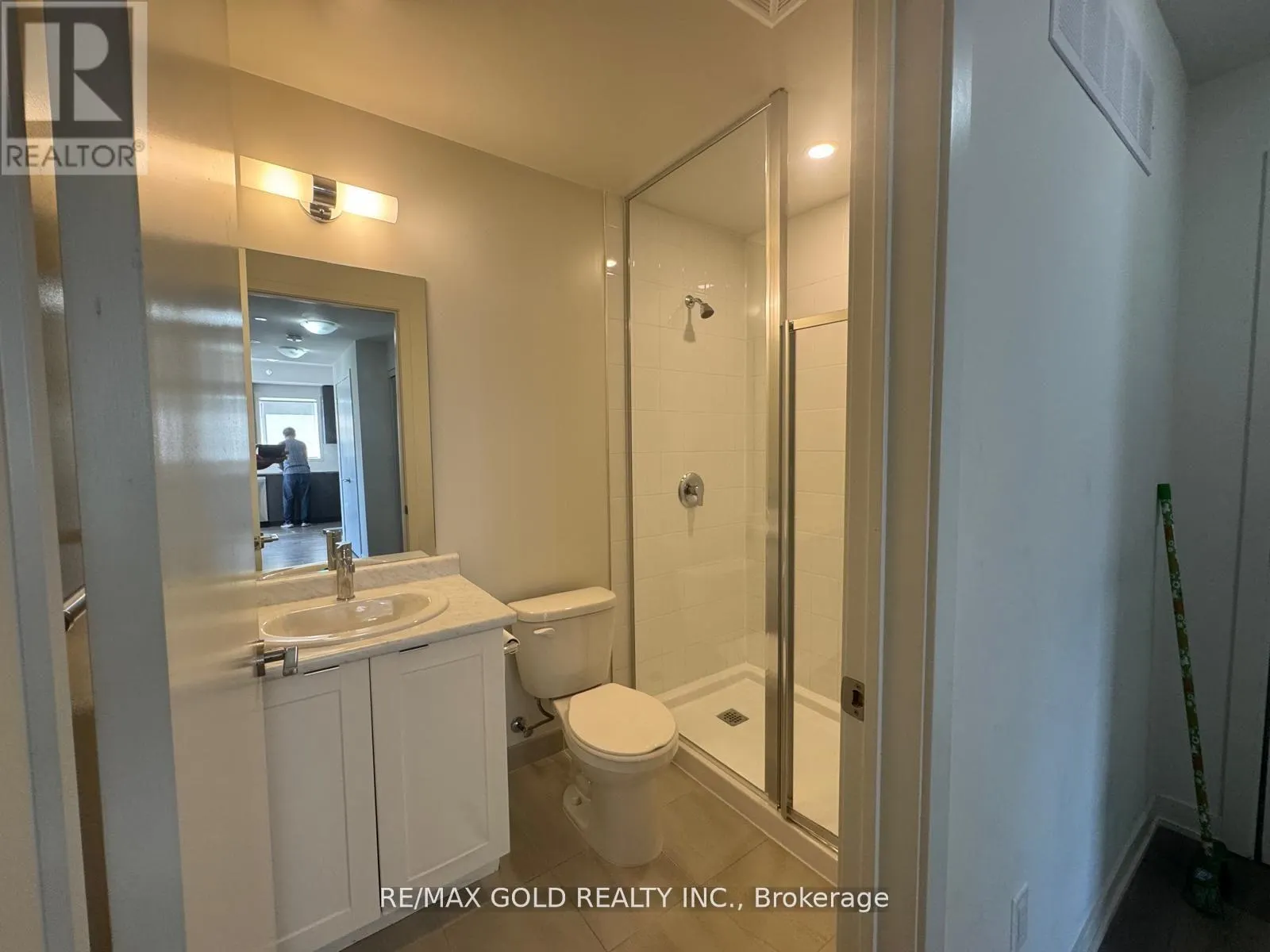 105 - 58 SKY HARBOUR DRIVE