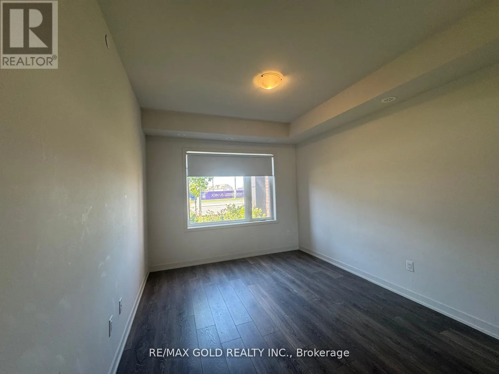 105 - 58 SKY HARBOUR DRIVE