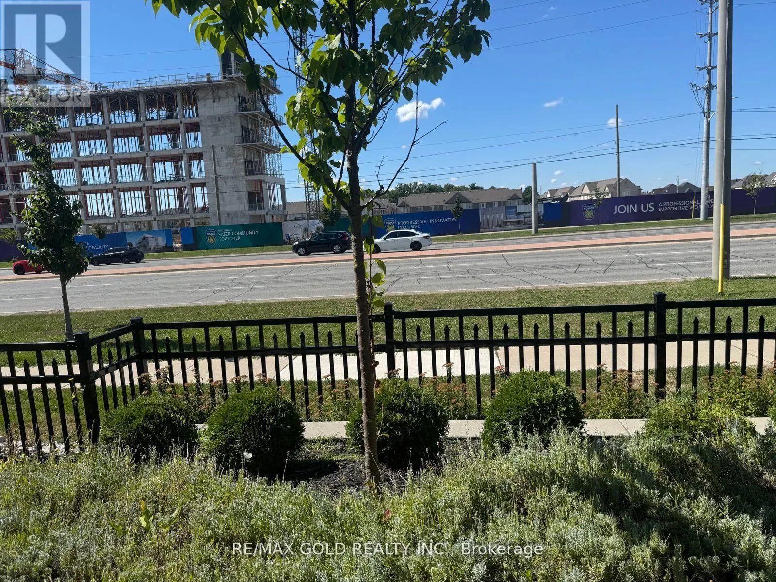 105 - 58 SKY HARBOUR DRIVE