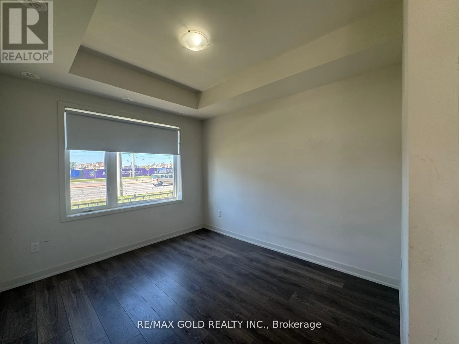 105 - 58 SKY HARBOUR DRIVE