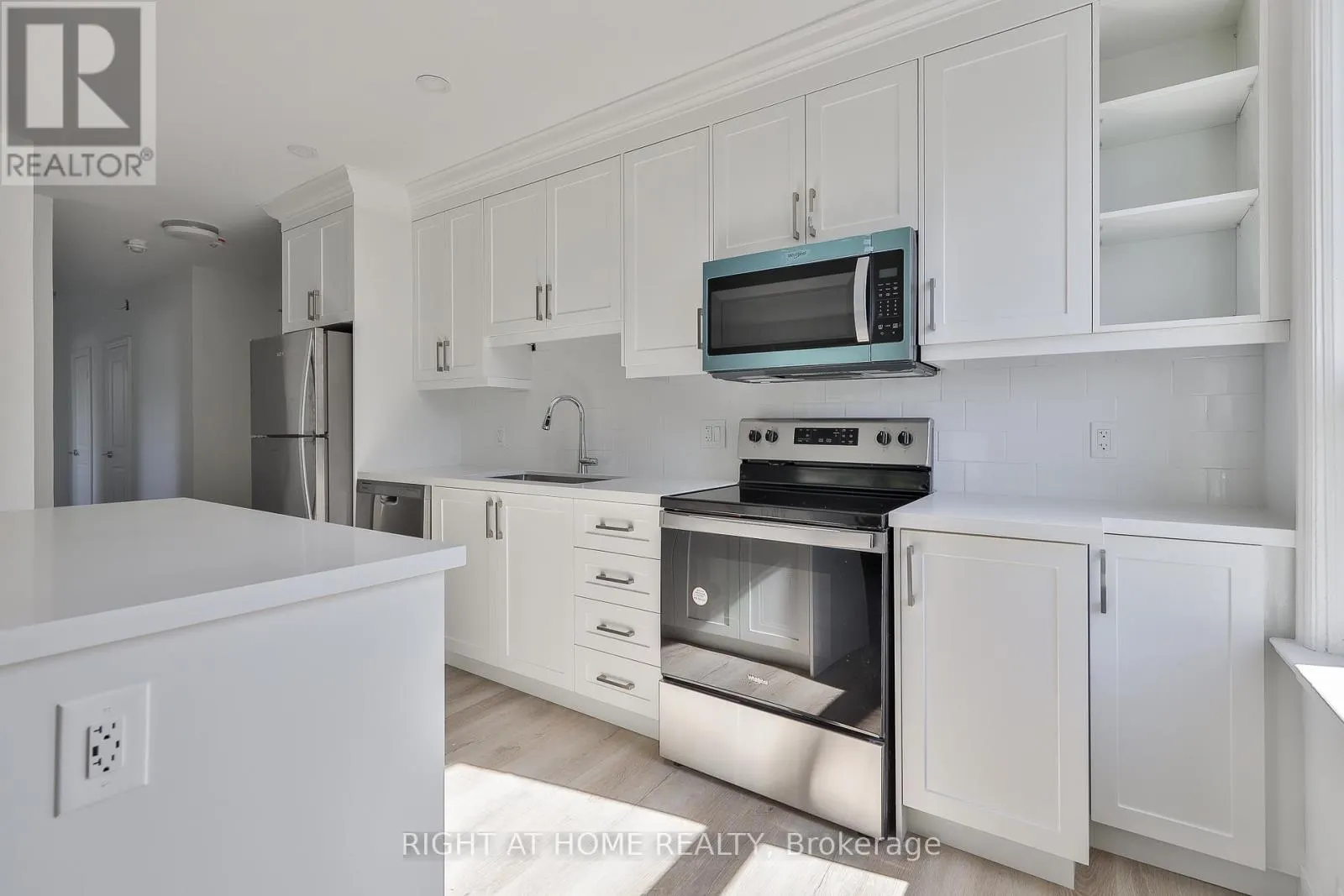 6 - 2841 KEELE STREET