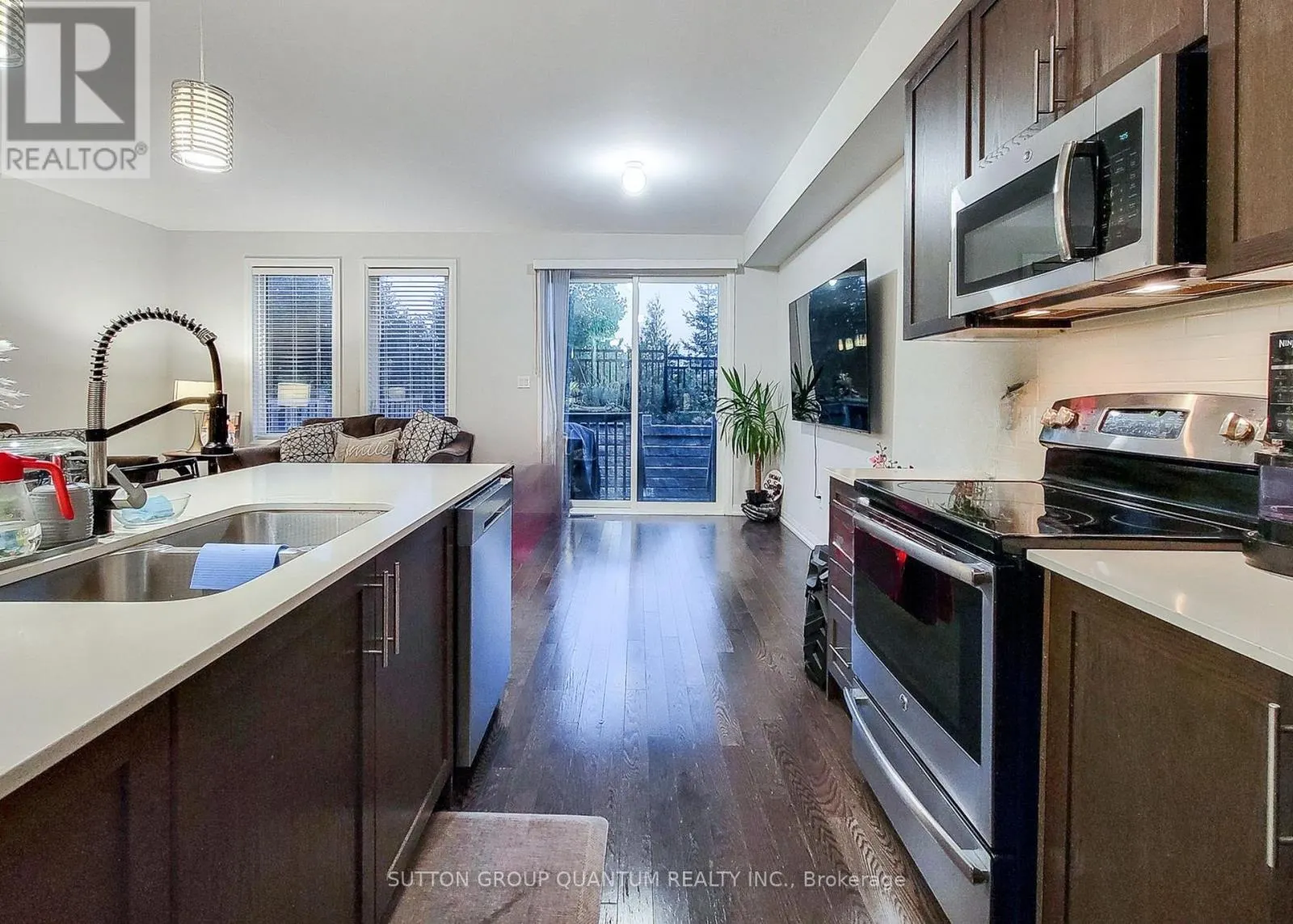 793 BANKS CRESCENT