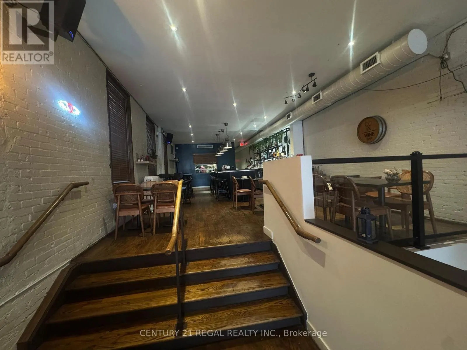 3047 DUNDAS STREET W