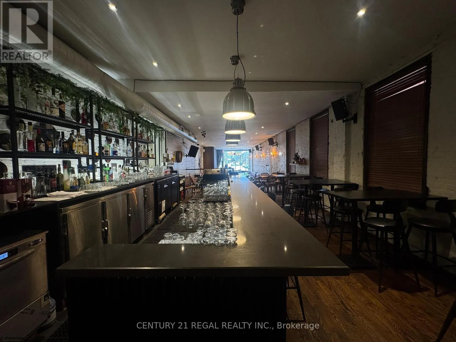 3047 DUNDAS STREET W