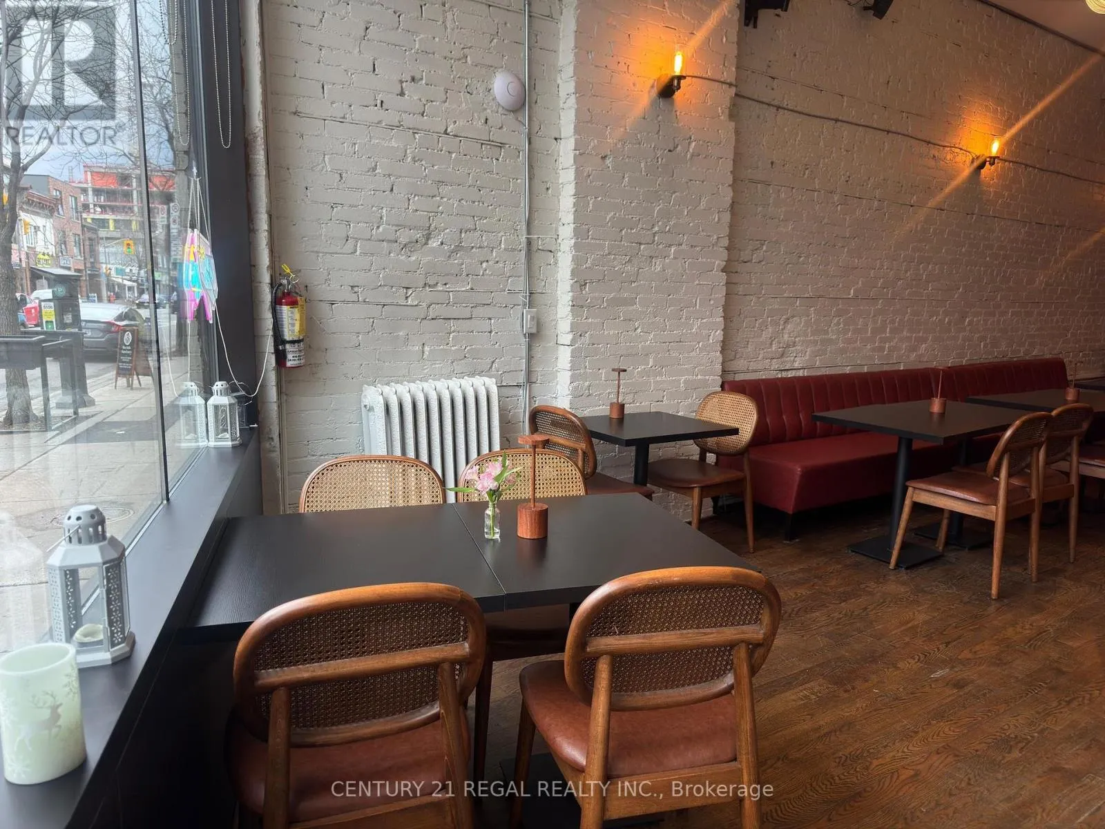 3047 DUNDAS STREET W
