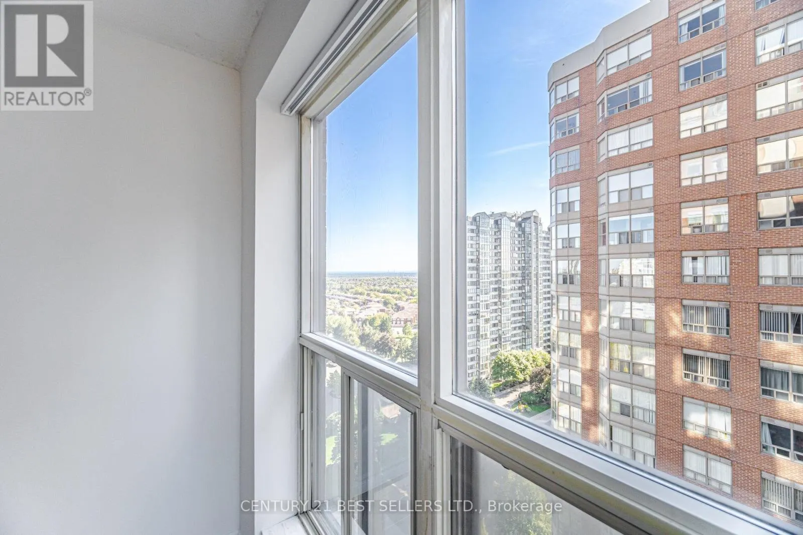 1704 - 325 WEBB DRIVE