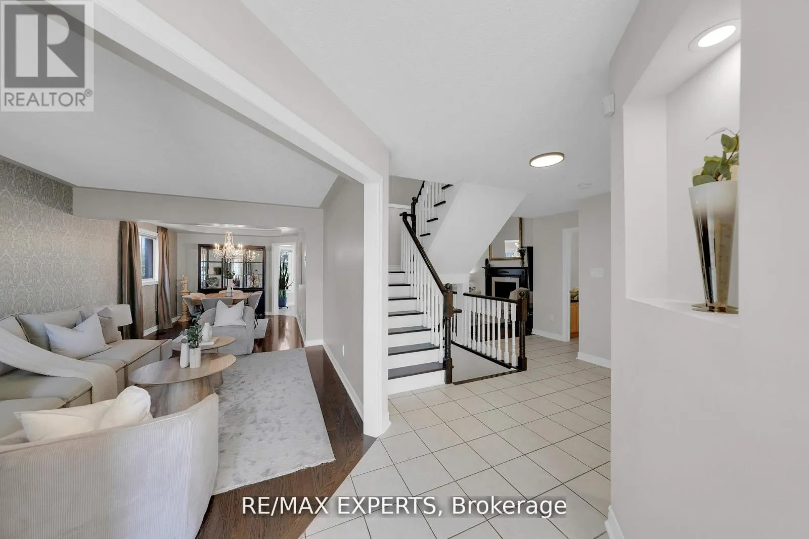 36 COUNTRY STROLL CRESCENT