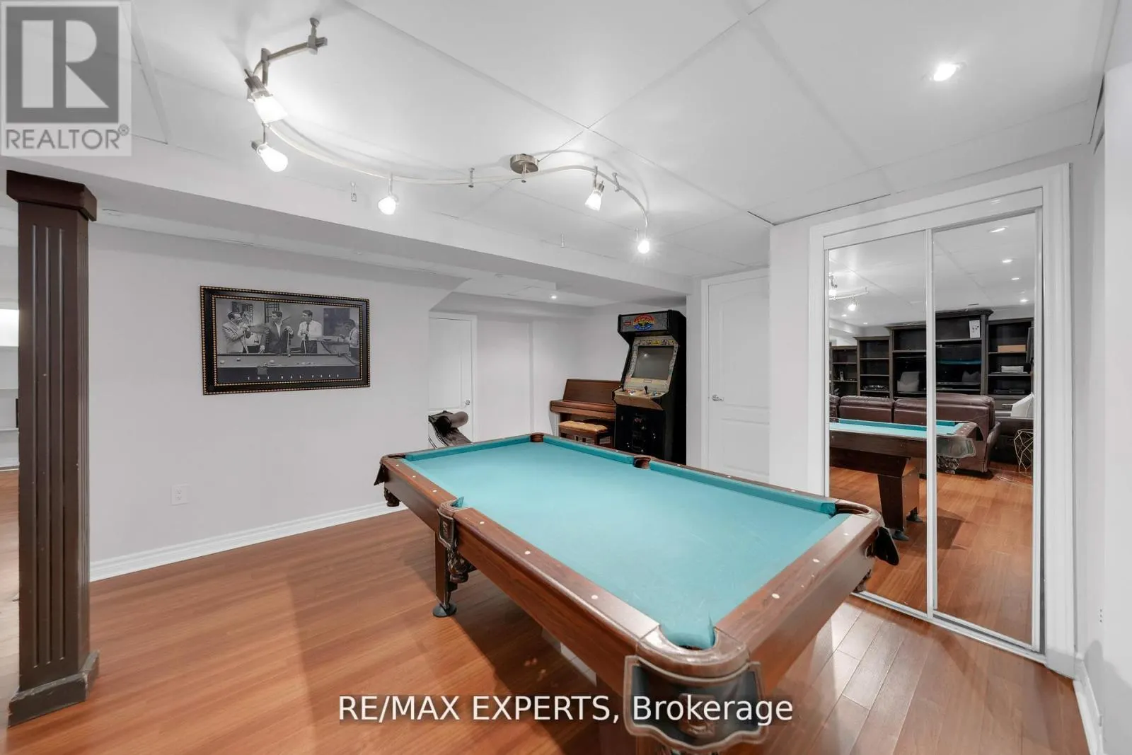 36 COUNTRY STROLL CRESCENT