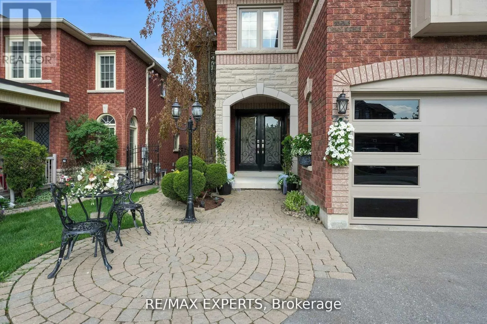 36 COUNTRY STROLL CRESCENT