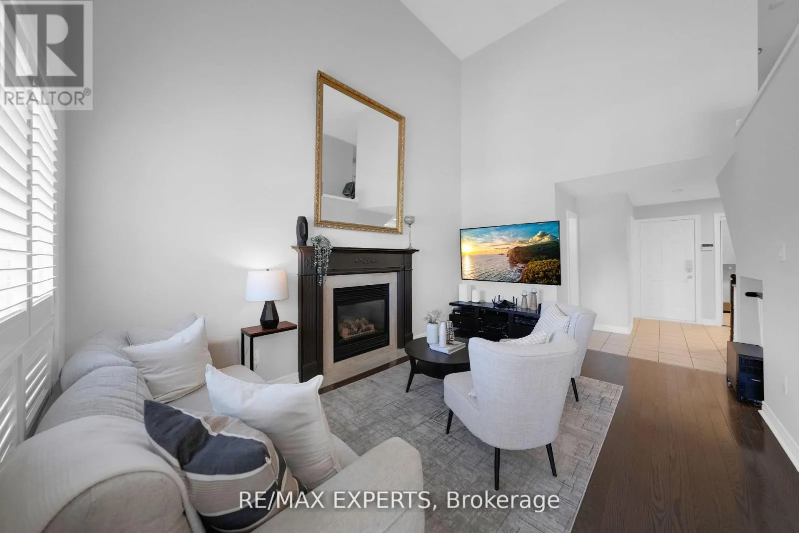 36 COUNTRY STROLL CRESCENT