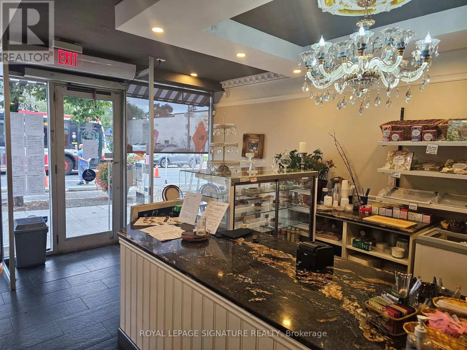 2432 BLOOR STREET W