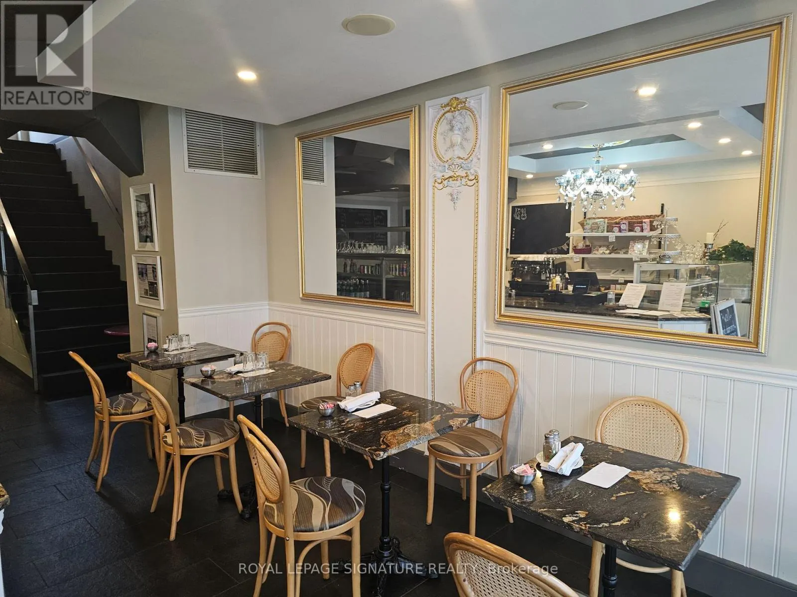 2432 BLOOR STREET W