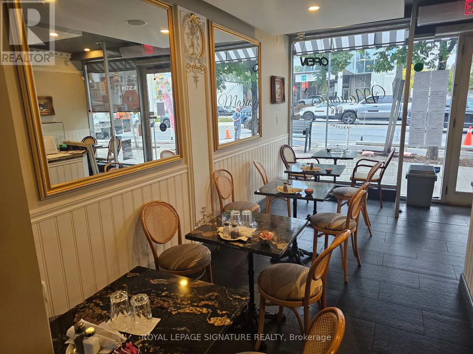 2432 BLOOR STREET W