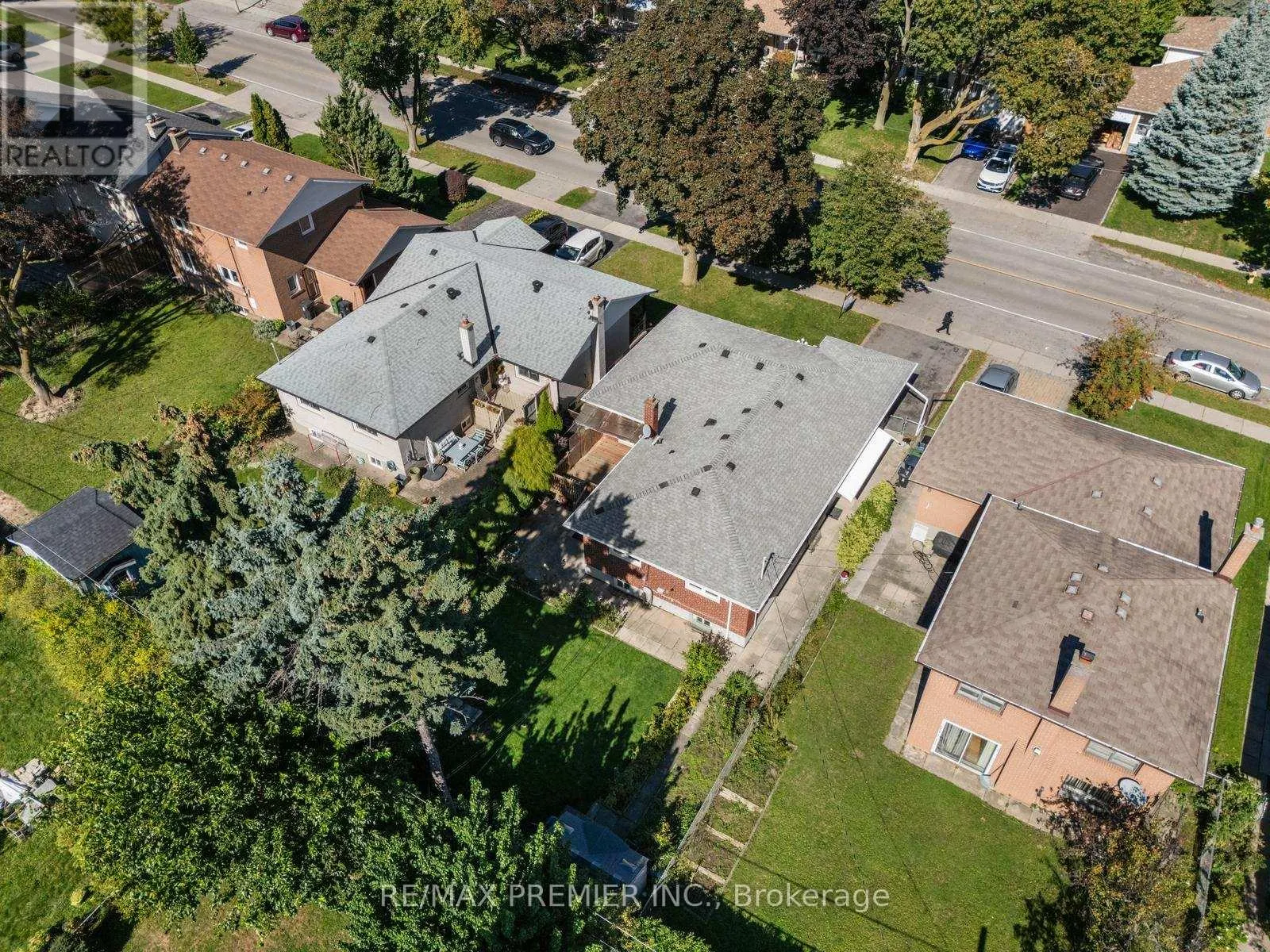 219 LA ROSE AVENUE