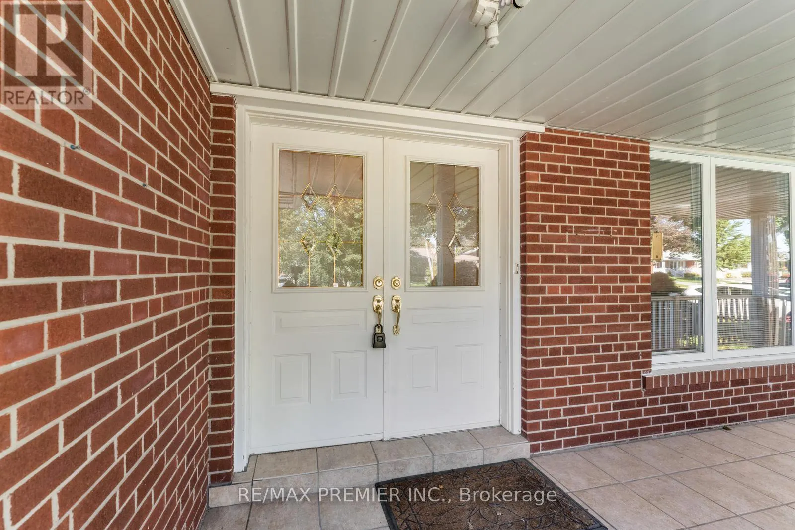 219 LA ROSE AVENUE