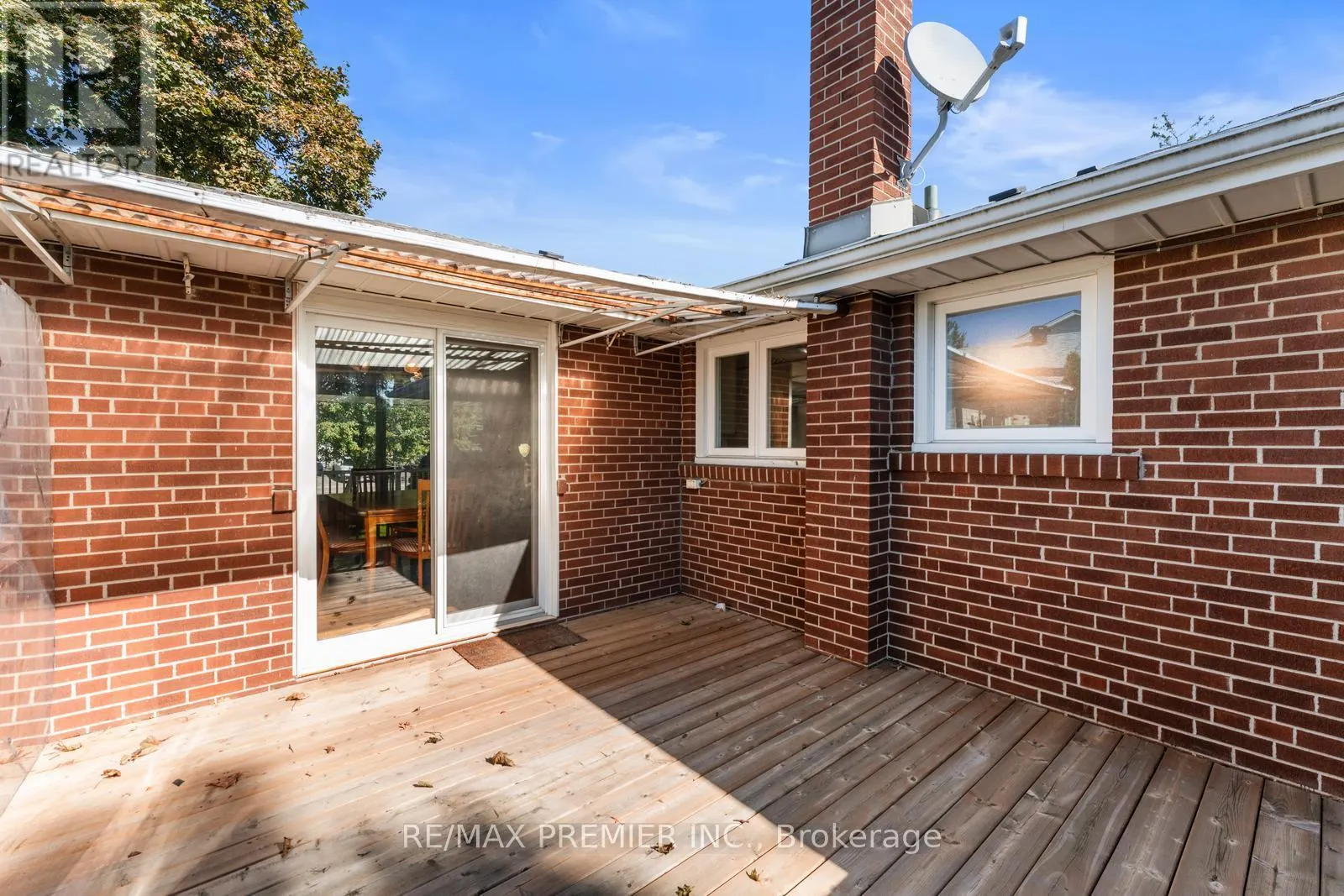 219 LA ROSE AVENUE